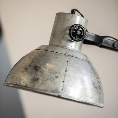 Golvlampa i metall - My Home My Way