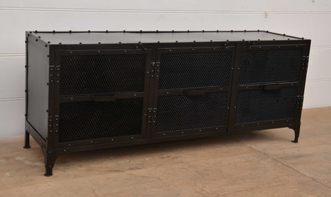 TV-bänk i svart metall - Med nätdörrar