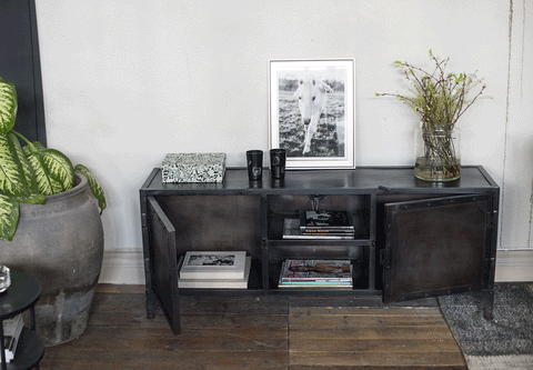 TV-bänk i svart metall - My Home My Way