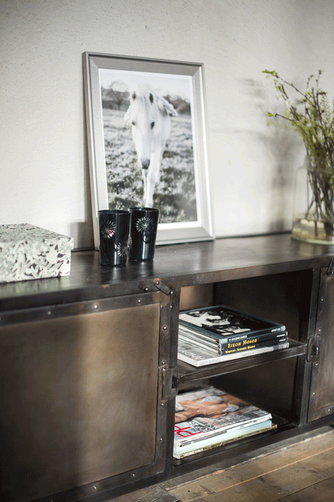 TV-bänk i svart metall - My Home My Way