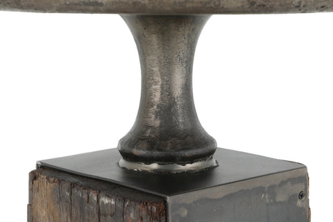 Sängbord eller avlastningsbord med topp av metall