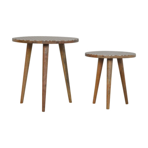 Set med 2 runda pallar eller avlastningsbord  -  stilren och flexibel design