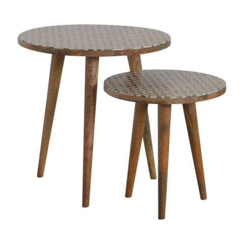 Set med 2 runda pallar eller avlastningsbord  -  stilren och flexibel design