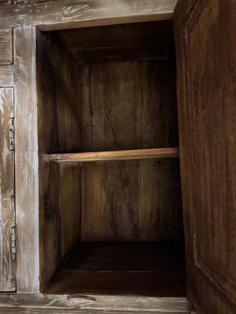 Vackert lågt vintageskåp