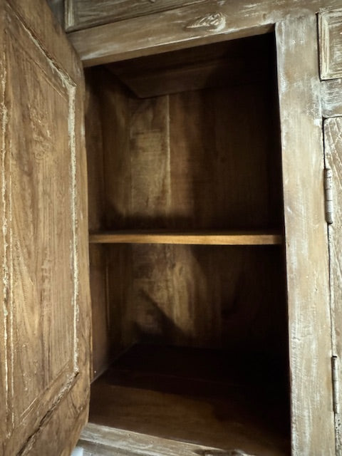 Vackert lågt vintageskåp