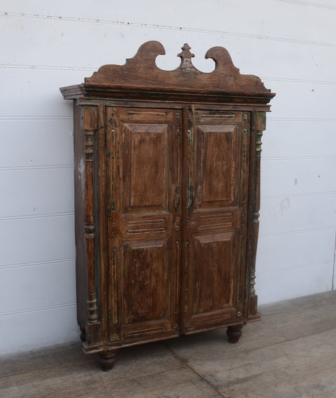 Vackert vintageskåp i mörkt trä - My Home My Way    