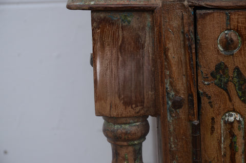 Vackert vintageskåp i mörkt trä - My Home My Way    