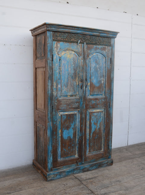 Karaktärsfullt vintageskåp i blå stil - My Home My Way    