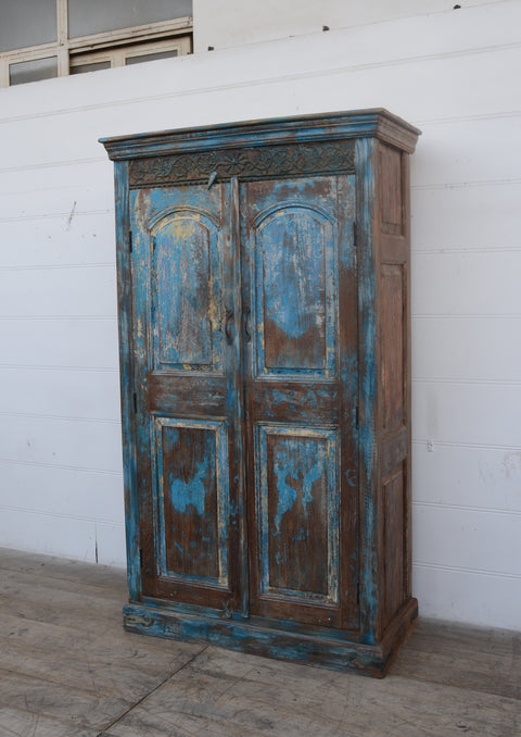 Karaktärsfullt vintageskåp i blå stil - My Home My Way    