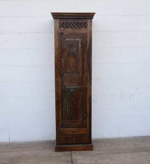 Smalt vintageskåp i mörkt trä - My Home My Way    