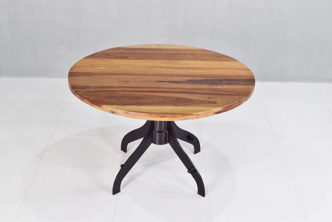 Runt matbord av återvunnet trä - Fyra ben - My Home My Way    