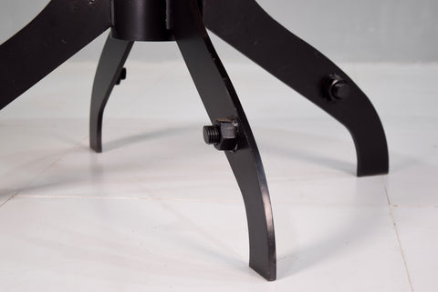 Runt matbord av återvunnet trä - Fyra ben - My Home My Way    