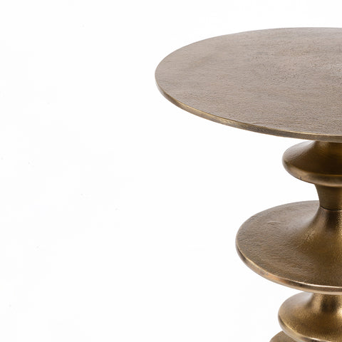 Karaktärsfullt avlastningsbord av metall