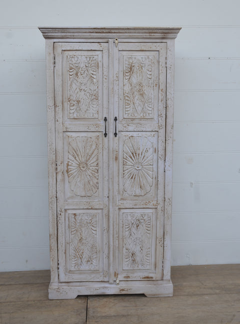 Gediget träskåp i sliten stil - Vitt