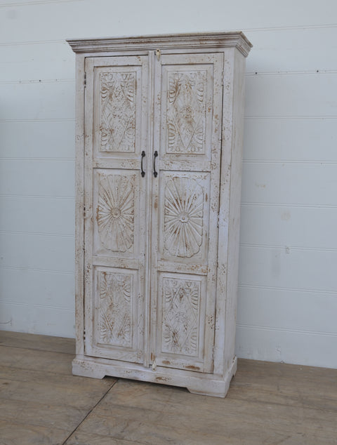 Gediget träskåp i sliten stil - Vitt