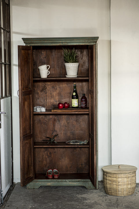 Gediget träskåp i sliten stil - Vitt